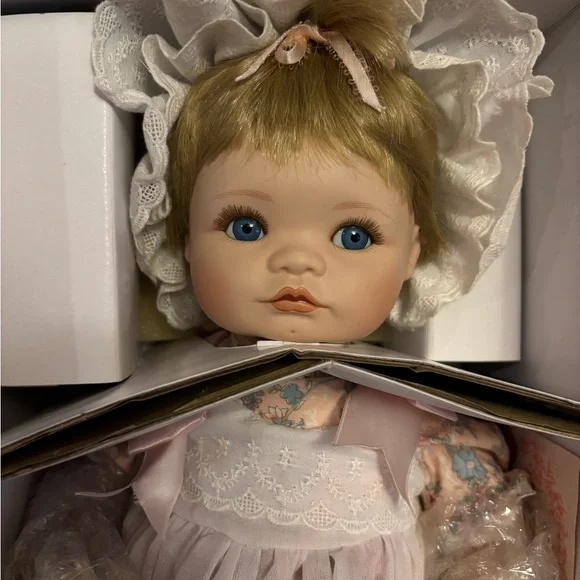 Vintage Hamilton Collection “Jessica” - Picture 2 of 8